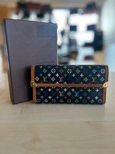 Louis Vuitton Portefeuille International Monogram Multicolore Noir authentifié — Le comptoir vintage