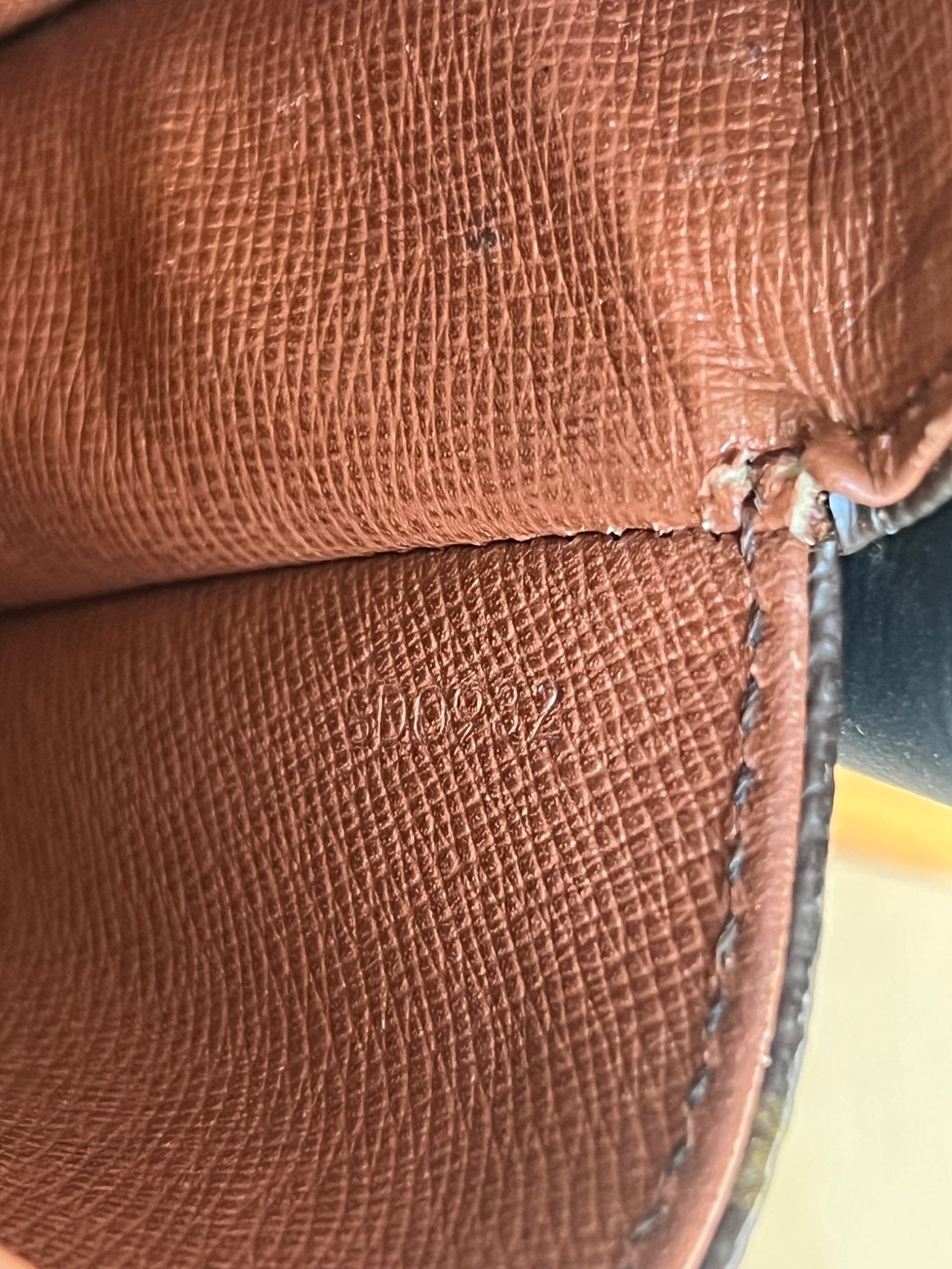 Louis Vuitton Sac Saint Cloud Monogram PM — vue 10 | Le comptoir vintage