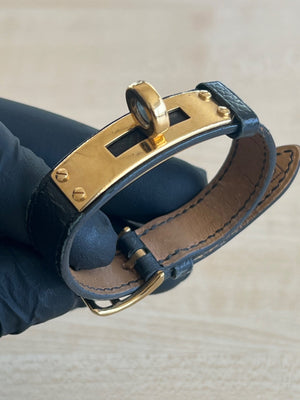 Hermès Bracelet Kelly cuir noir et métal doré authentifié — Le comptoir vintage