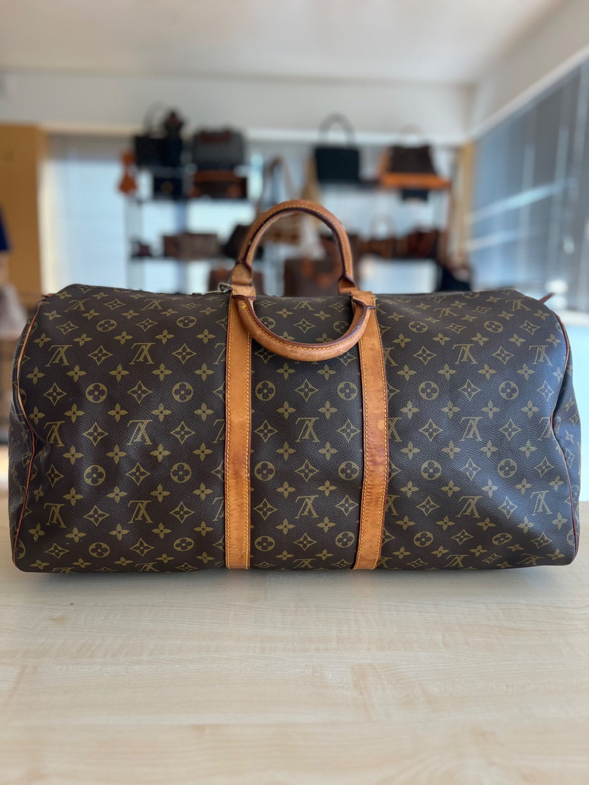Louis Vuitton Keepall 55 Monogram authentifié — Le comptoir vintage