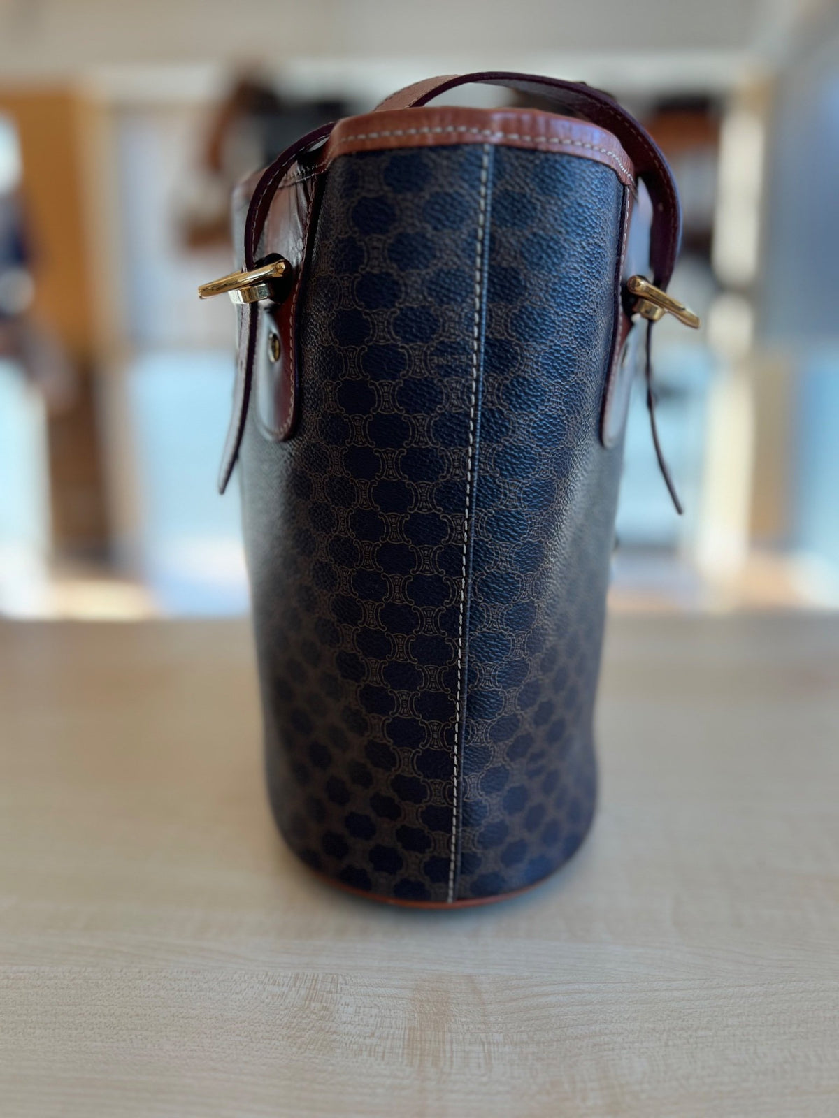 Céline Sac Seau Cabas Macadam Triomphe — vue 3 | Le comptoir vintage