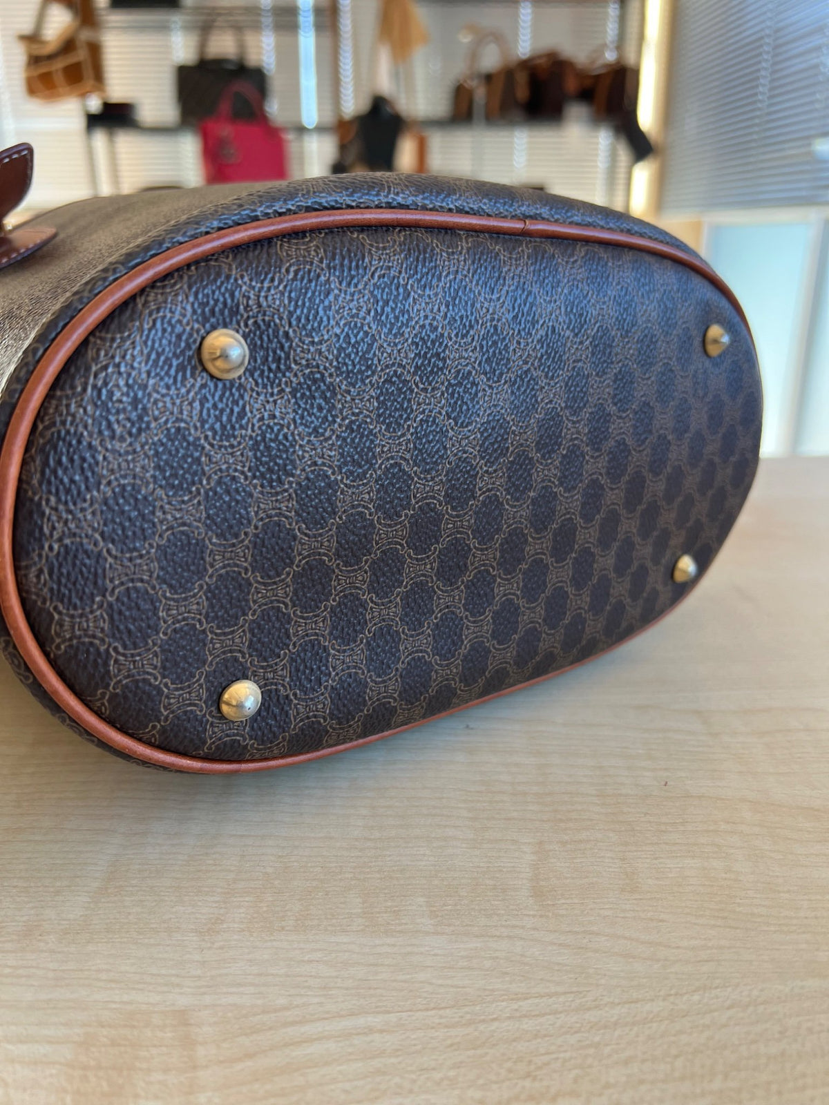 Céline Sac Seau Cabas Macadam Triomphe — vue 2 | Le comptoir vintage