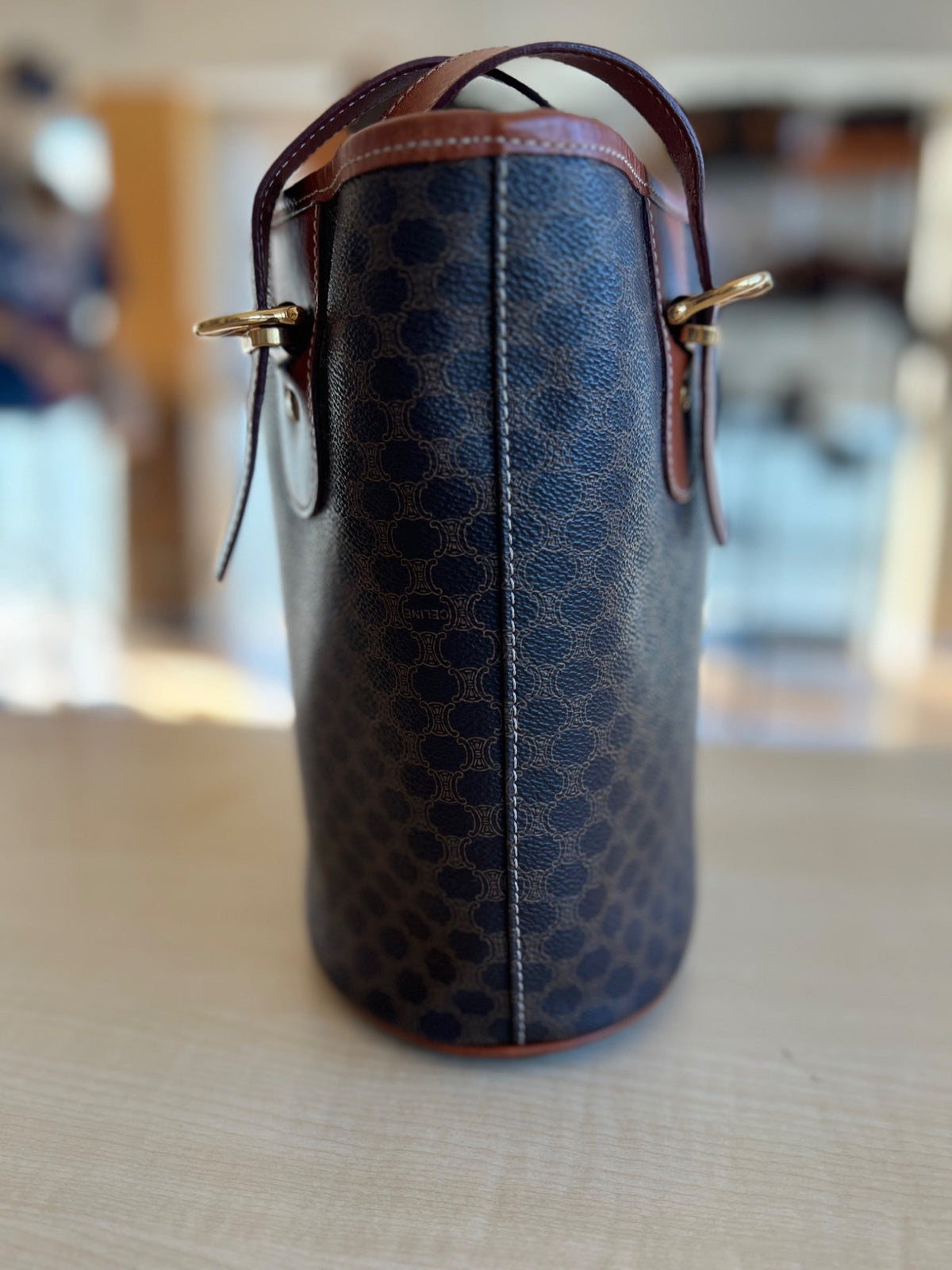 Céline Sac Seau Cabas Macadam Triomphe — vue 4 | Le comptoir vintage