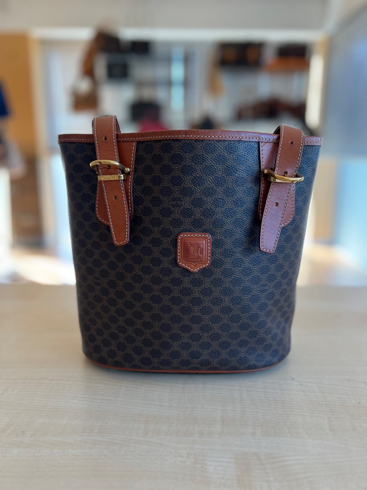 Céline Sac Seau Cabas Macadam Triomphe — vue 18 | Le comptoir vintage