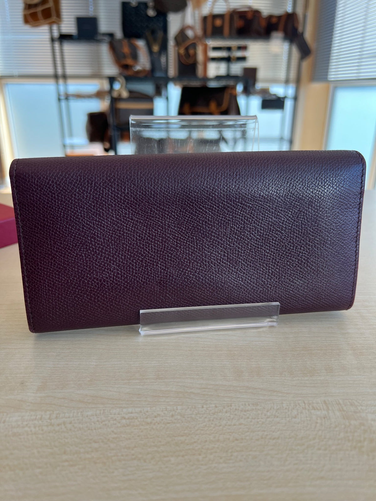 Salvatore Ferragamo Gancini Leather Long Wallet — vue 3 | Le comptoir vintage