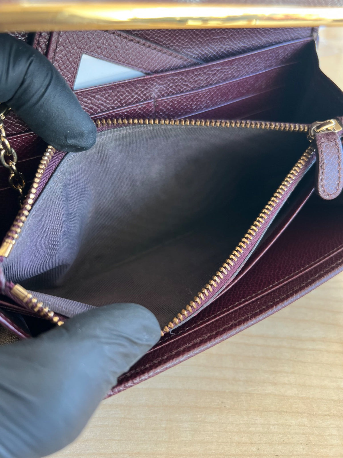 Salvatore Ferragamo Gancini Leather Long Wallet — vue 18 | Le comptoir vintage