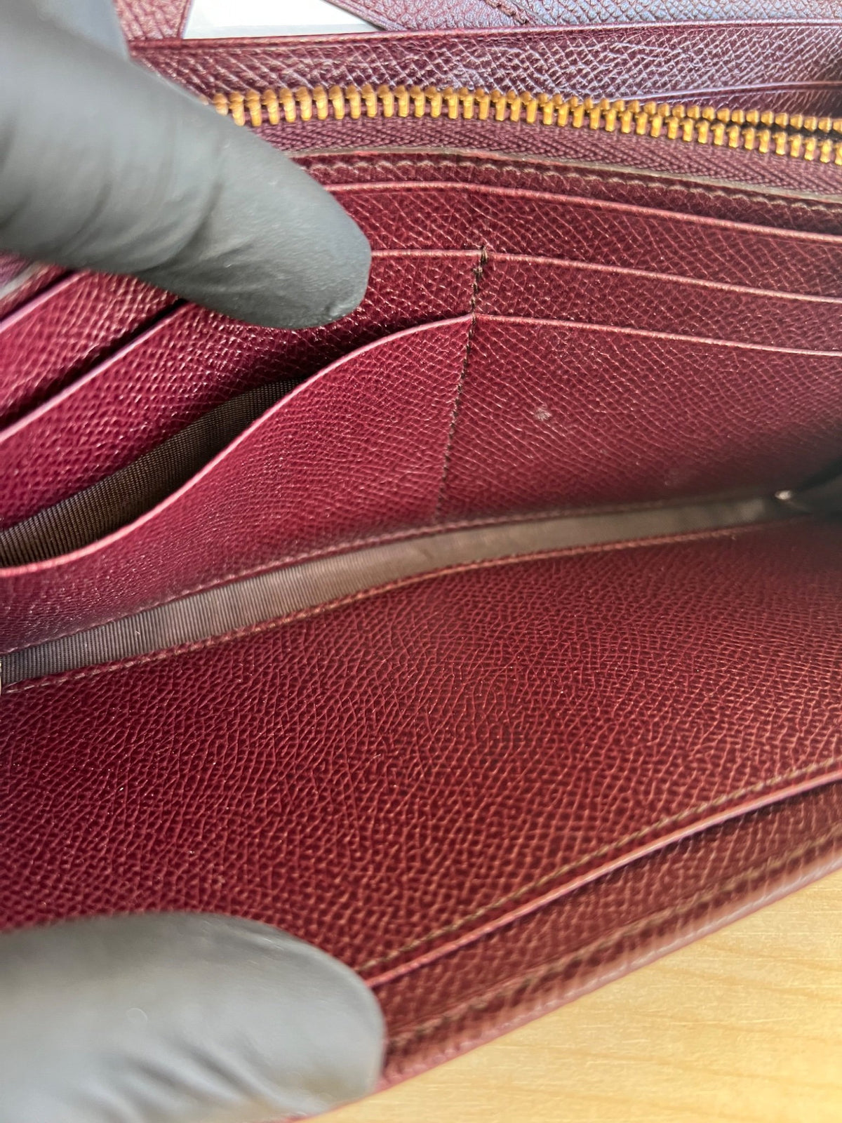 Salvatore Ferragamo Gancini Leather Long Wallet — vue 17 | Le comptoir vintage