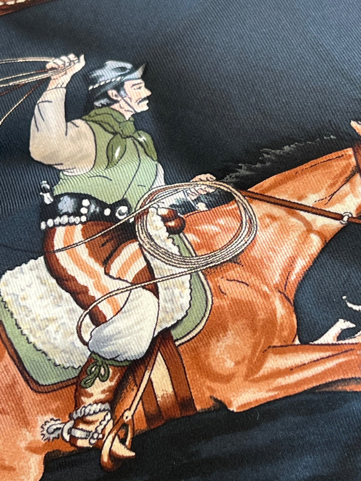 HERMES carré de soie « Pampa »  — vue 3 | Le comptoir vintage