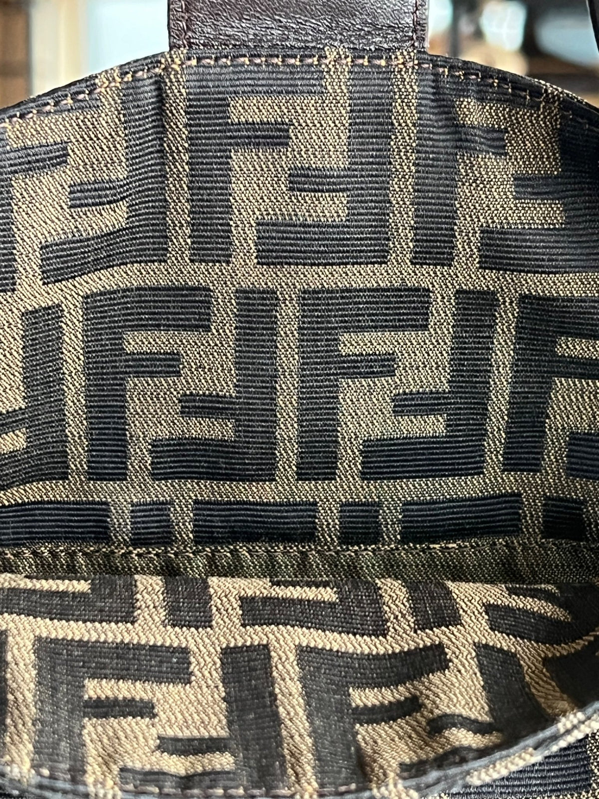 Fendi Sac porté épaule Mamma Baguette en toile Zucca — vue 4 | Le comptoir vintage