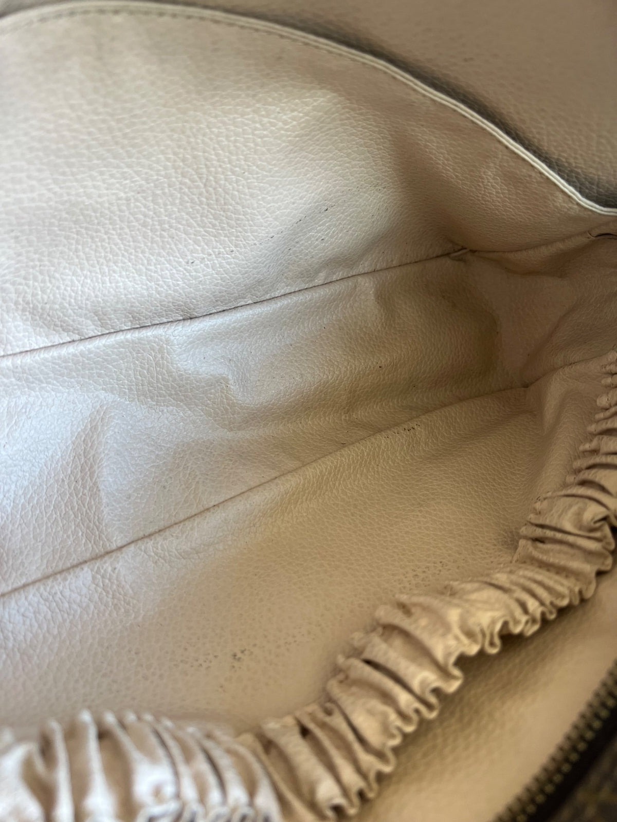 Louis Vuitton Trousse de Toilette 28 Monogram — vue 5 | Le comptoir vintage