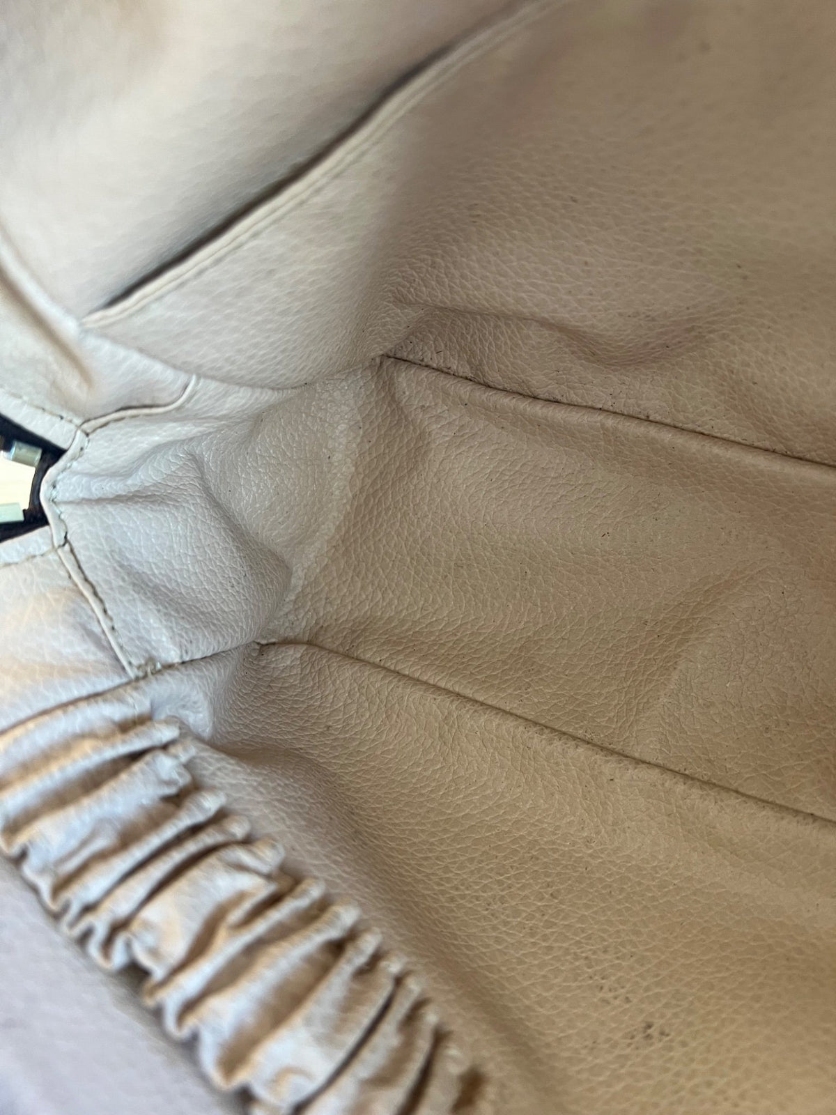 Louis Vuitton Trousse de Toilette 28 Monogram — vue 6 | Le comptoir vintage