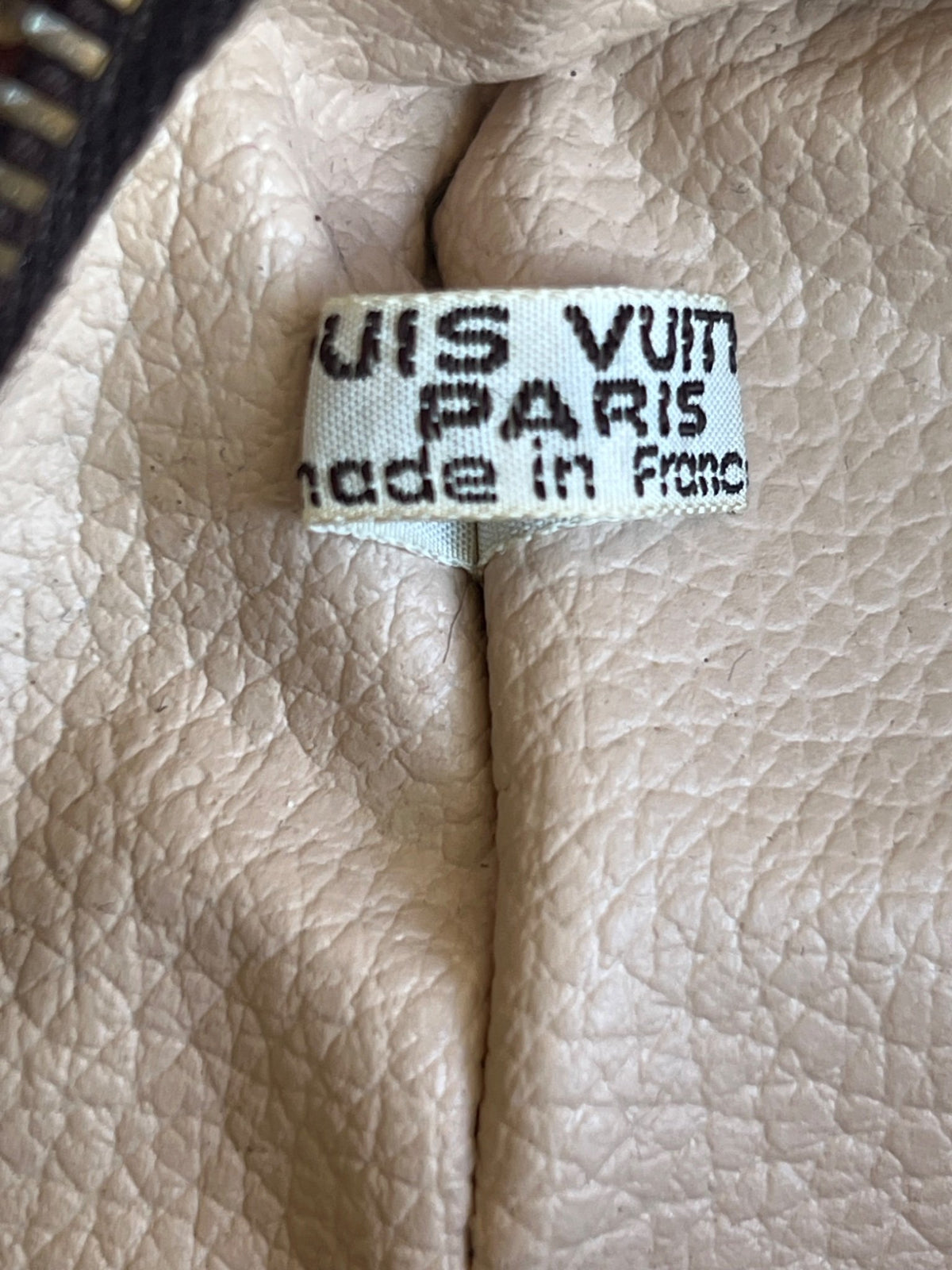 Louis Vuitton Trousse de Toilette 28 Monogram — vue 7 | Le comptoir vintage