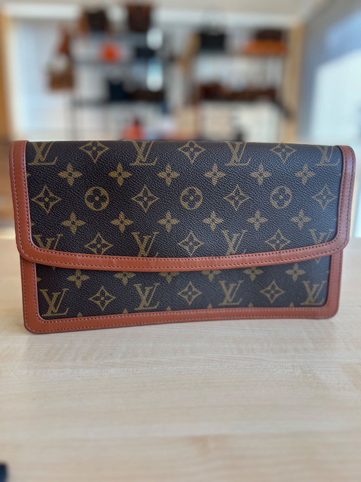 Louis Vuitton Pochette Dame GM Monogram authentifiée — Le comptoir vintage