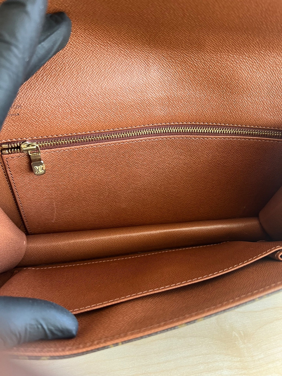Louis Vuitton Pochette Dame GM Monogram — vue 8 | Le comptoir vintage