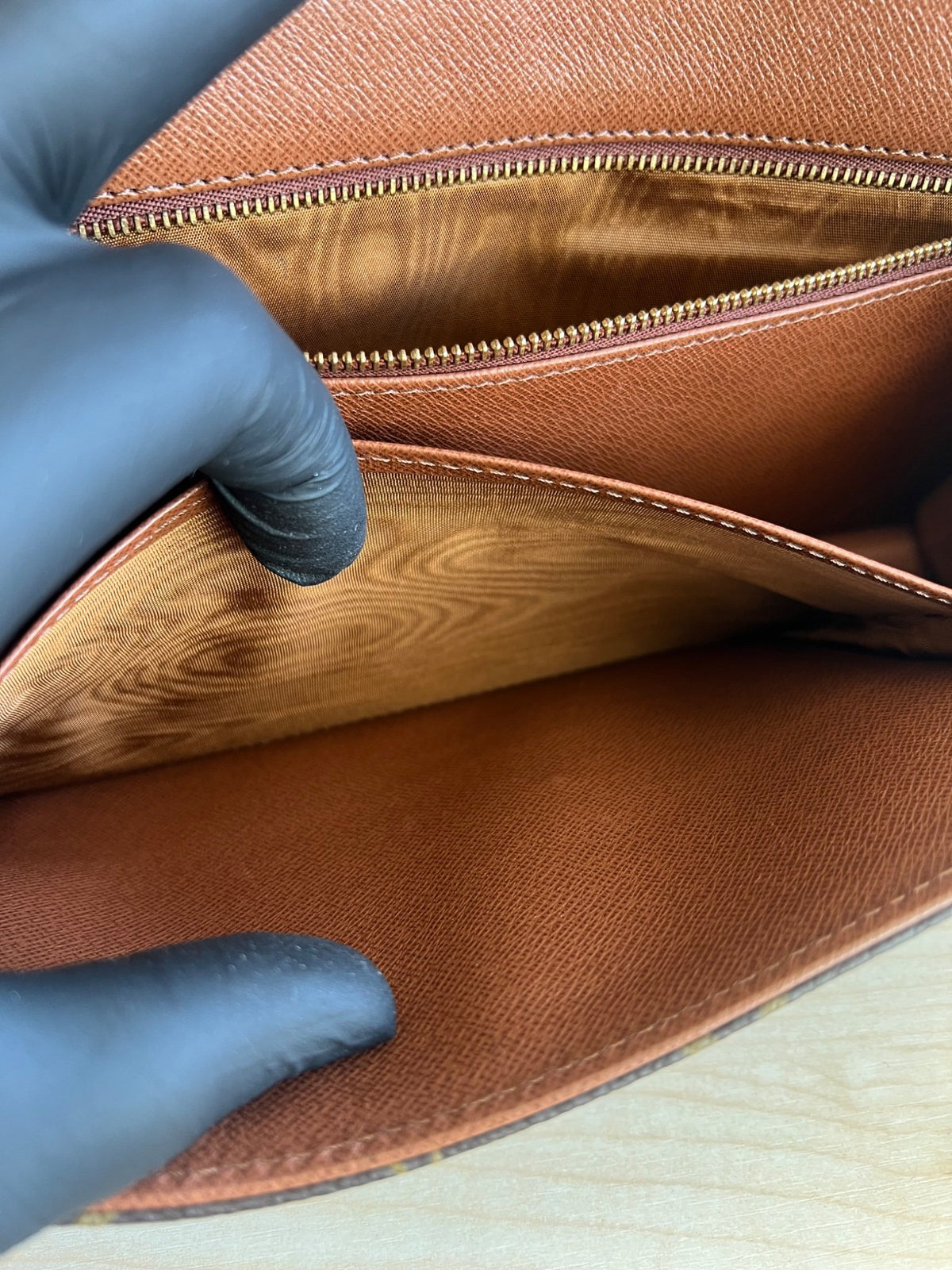 Louis Vuitton Pochette Dame GM Monogram — vue 11 | Le comptoir vintage