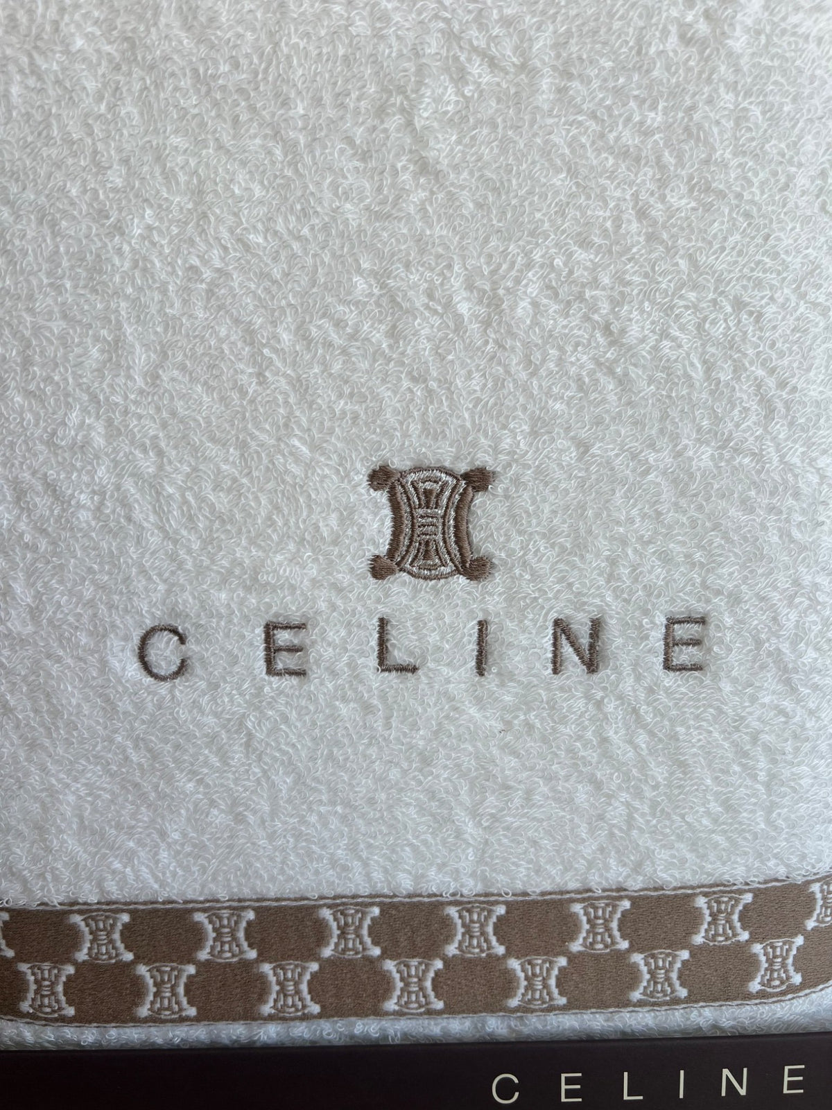 Celine Coffret Set de Serviettes Macadam - Drap de bain & Serviette de toilette — vue 5 | Le comptoir vintage