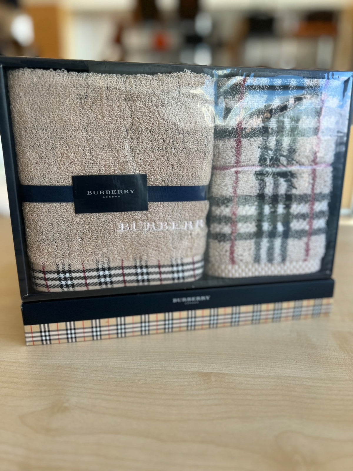 Burberry London Coffret 2 serviettes éponge coton motif House Check authentifié — Le comptoir vintage
