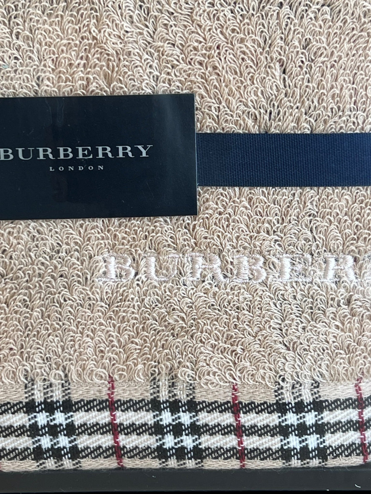 Burberry London Coffret 2 serviettes éponge coton motif House Check — vue 2 | Le comptoir vintage