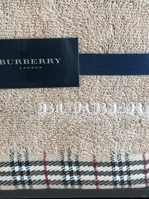 Burberry London Coffret 2 serviettes éponge coton motif House Check — vue 2 | Le comptoir vintage