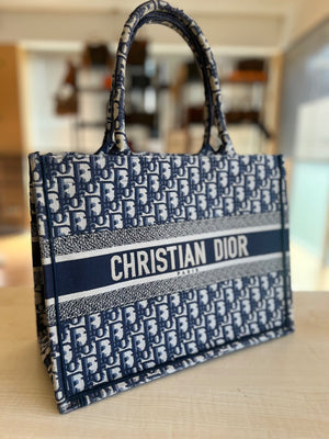 Dior Book Tote moyen modèle en toile Oblique bleu marine — vue 2 | Le comptoir vintage