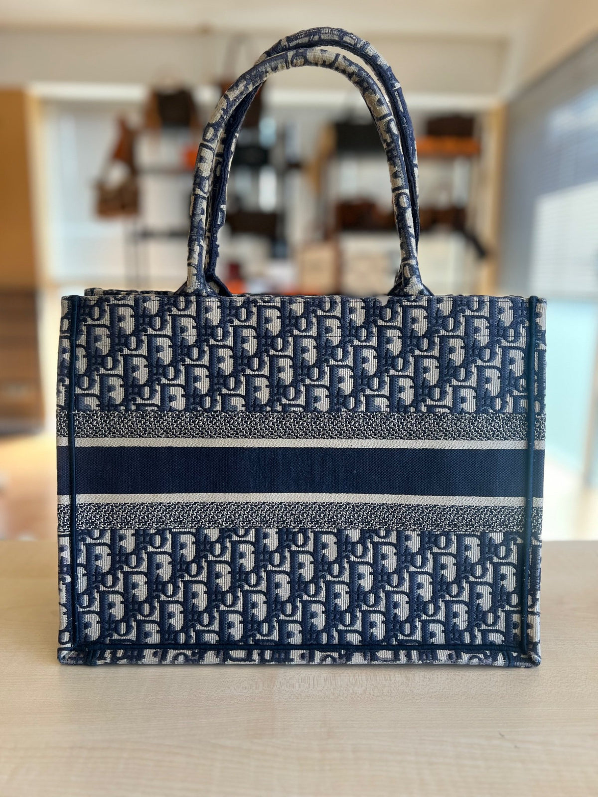 Dior Book Tote moyen modèle en toile Oblique bleu marine — vue 3 | Le comptoir vintage