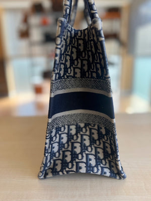 Dior Book Tote moyen modèle en toile Oblique bleu marine — vue 5 | Le comptoir vintage