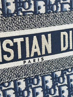 Dior Book Tote moyen modèle en toile Oblique bleu marine — vue 9 | Le comptoir vintage