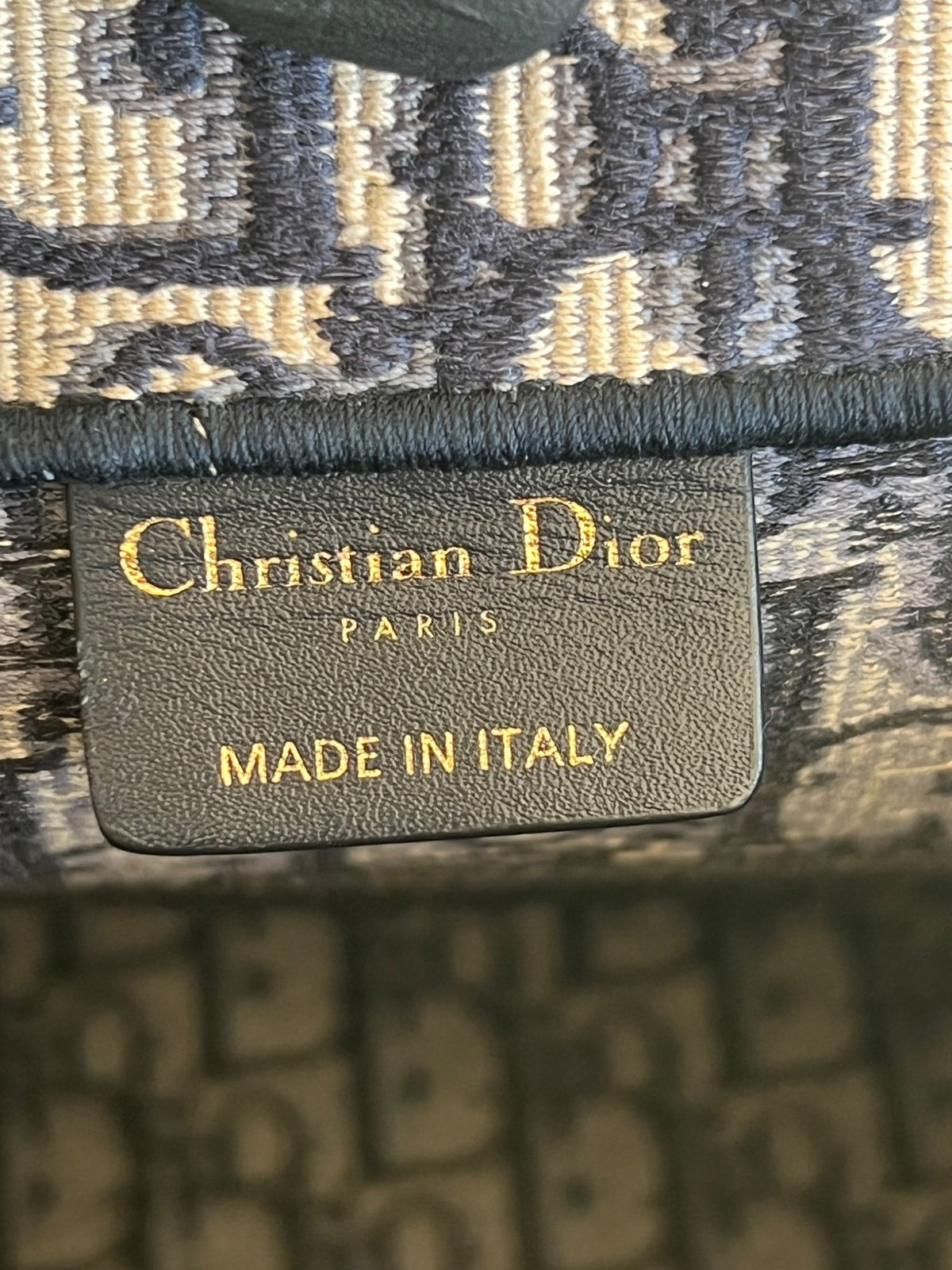 Dior Book Tote moyen modèle en toile Oblique bleu marine — vue 17 | Le comptoir vintage