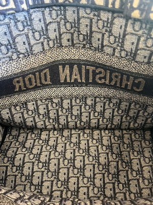 Dior Book Tote moyen modèle en toile Oblique bleu marine — vue 19 | Le comptoir vintage