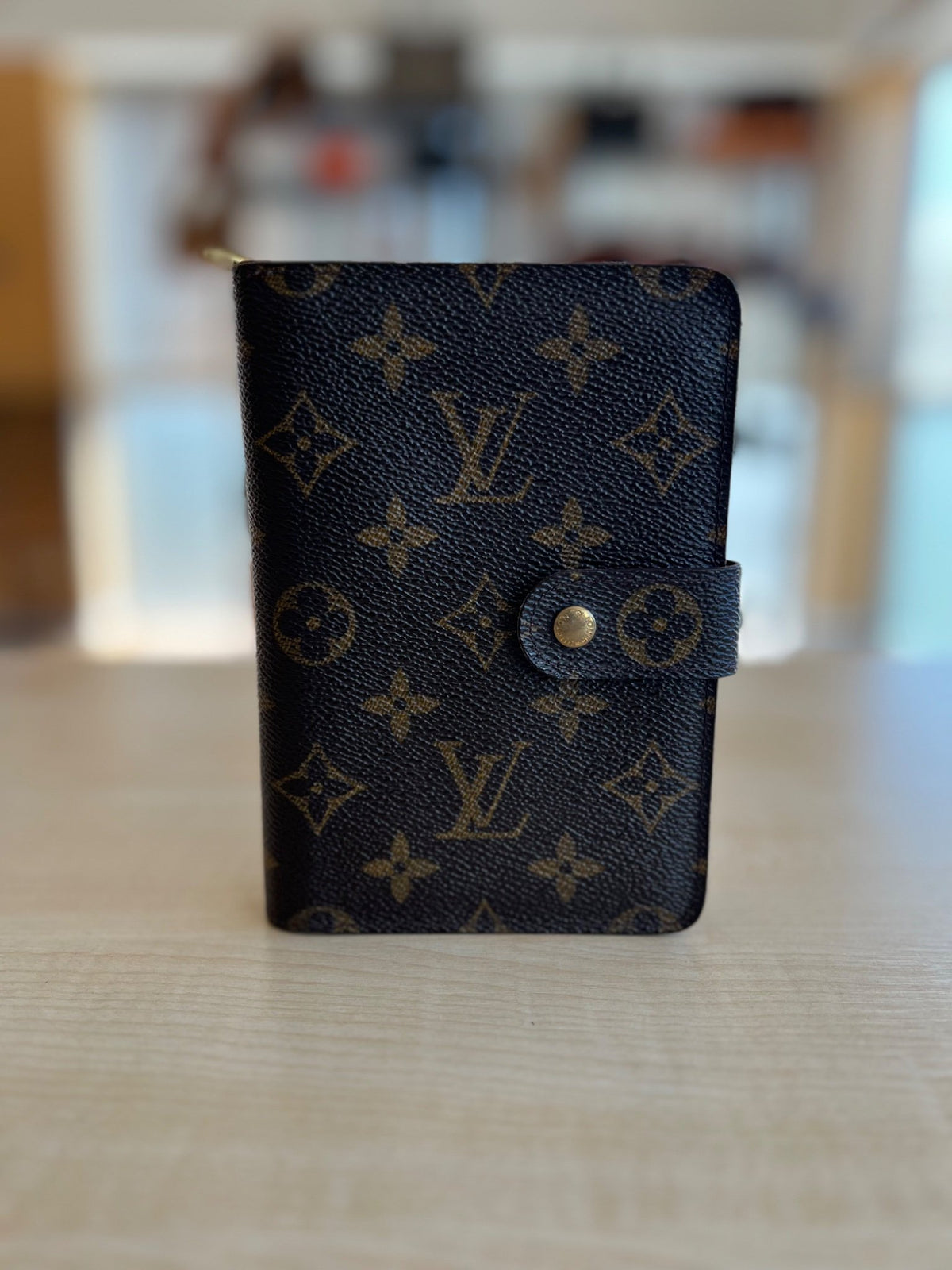 Louis Vuitton Portefeuille Compact Porte-Monnaie Viennois Monogram authentifié — Le comptoir vintage
