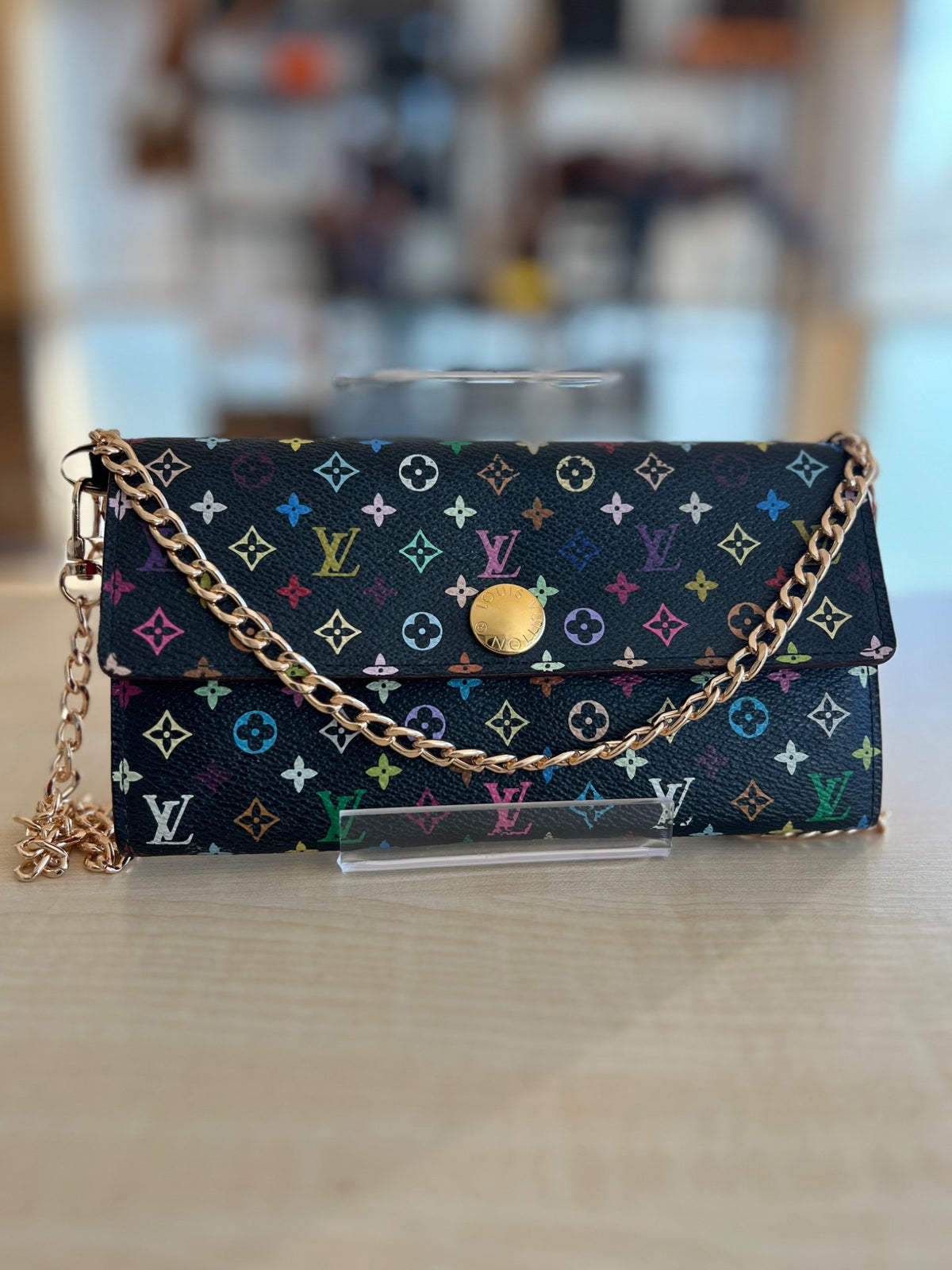 Louis Vuitton Portefeuille Sarah Monogram Murakami Noir avec chaîne amovible authentifié — Le comptoir vintage