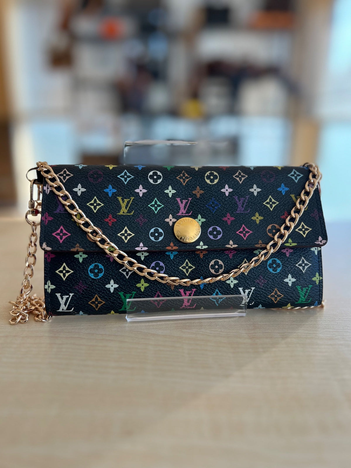 Louis Vuitton Portefeuille Sarah Monogram Murakami Noir avec chaîne amovible — vue 5 | Le comptoir vintage