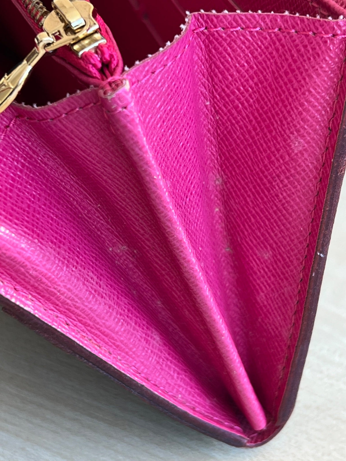 Louis Vuitton Portefeuille Sarah Monogram Murakami Noir avec chaîne amovible — vue 11 | Le comptoir vintage