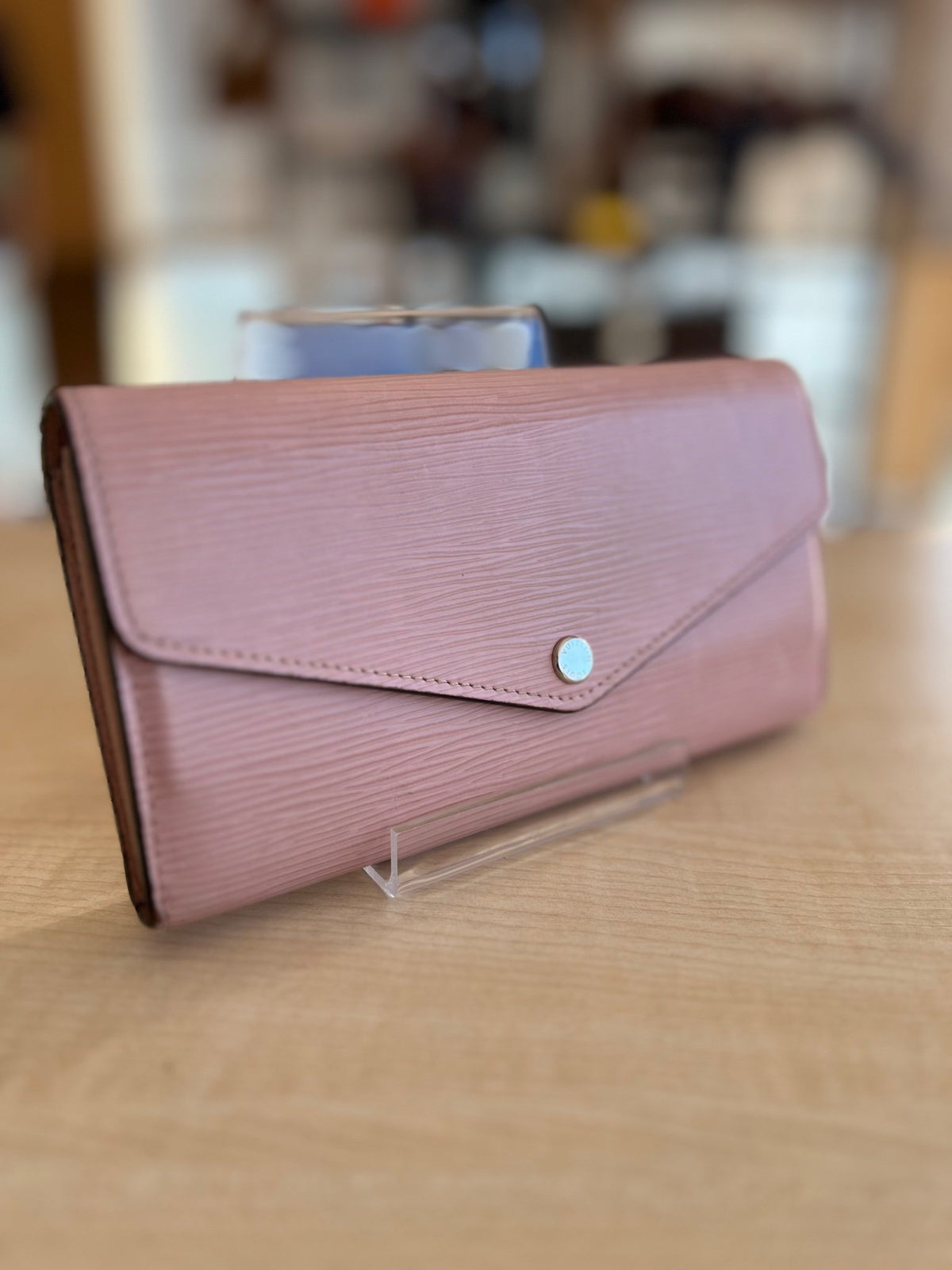 Louis Vuitton Portefeuille Sarah en cuir épi Rose Ballerine — vue 2 | Le comptoir vintage