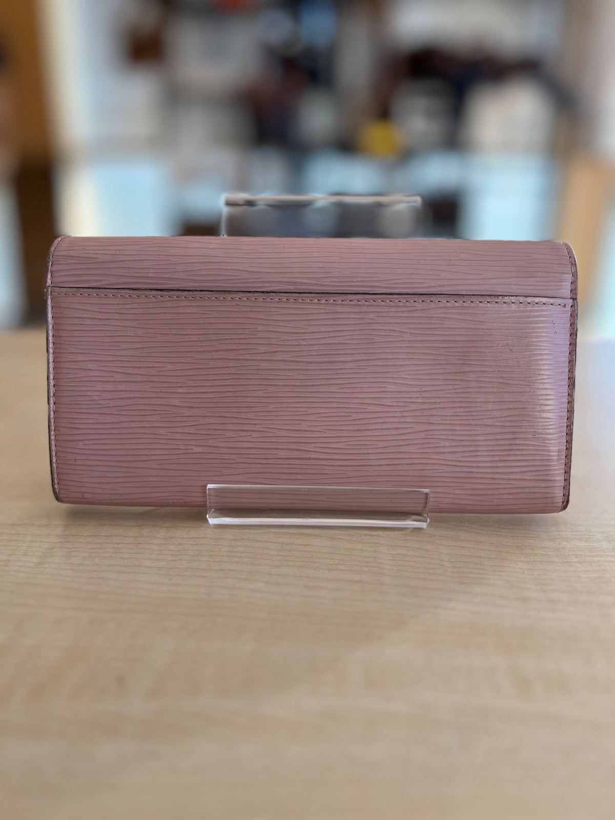 Louis Vuitton Portefeuille Sarah en cuir épi Rose Ballerine — vue 3 | Le comptoir vintage