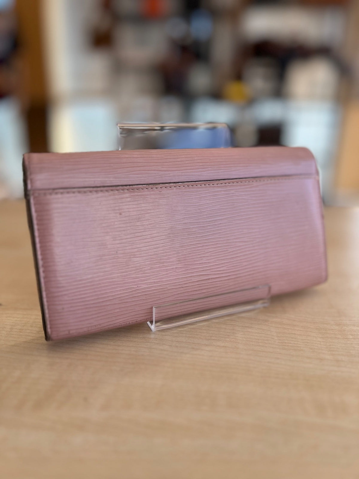Louis Vuitton Portefeuille Sarah en cuir épi Rose Ballerine — vue 4 | Le comptoir vintage