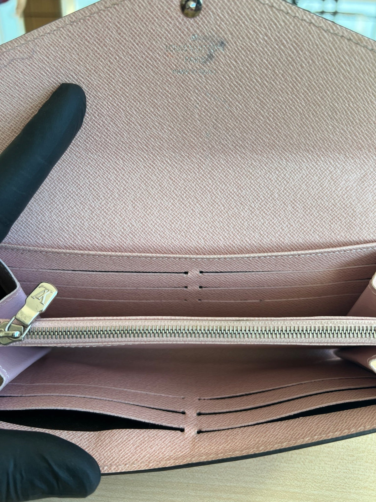 Louis Vuitton Portefeuille Sarah en cuir épi Rose Ballerine — vue 9 | Le comptoir vintage