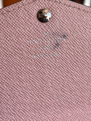 Louis Vuitton Portefeuille Sarah en cuir épi Rose Ballerine — vue 10 | Le comptoir vintage