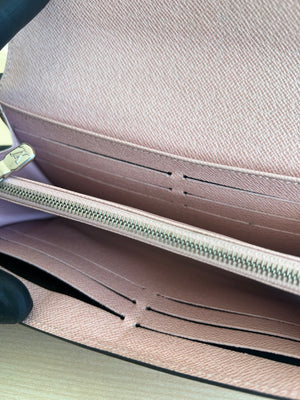Louis Vuitton Portefeuille Sarah en cuir épi Rose Ballerine — vue 11 | Le comptoir vintage