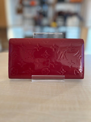Louis Vuitton Portefeuille Sarah Monogram Vernis Pomme d'Amour — vue 3 | Le comptoir vintage