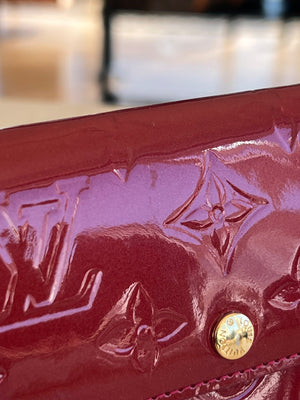 Louis Vuitton Portefeuille Sarah Monogram Vernis Pomme d'Amour — vue 5 | Le comptoir vintage