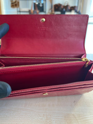 Louis Vuitton Portefeuille Sarah Monogram Vernis Pomme d'Amour — vue 9 | Le comptoir vintage