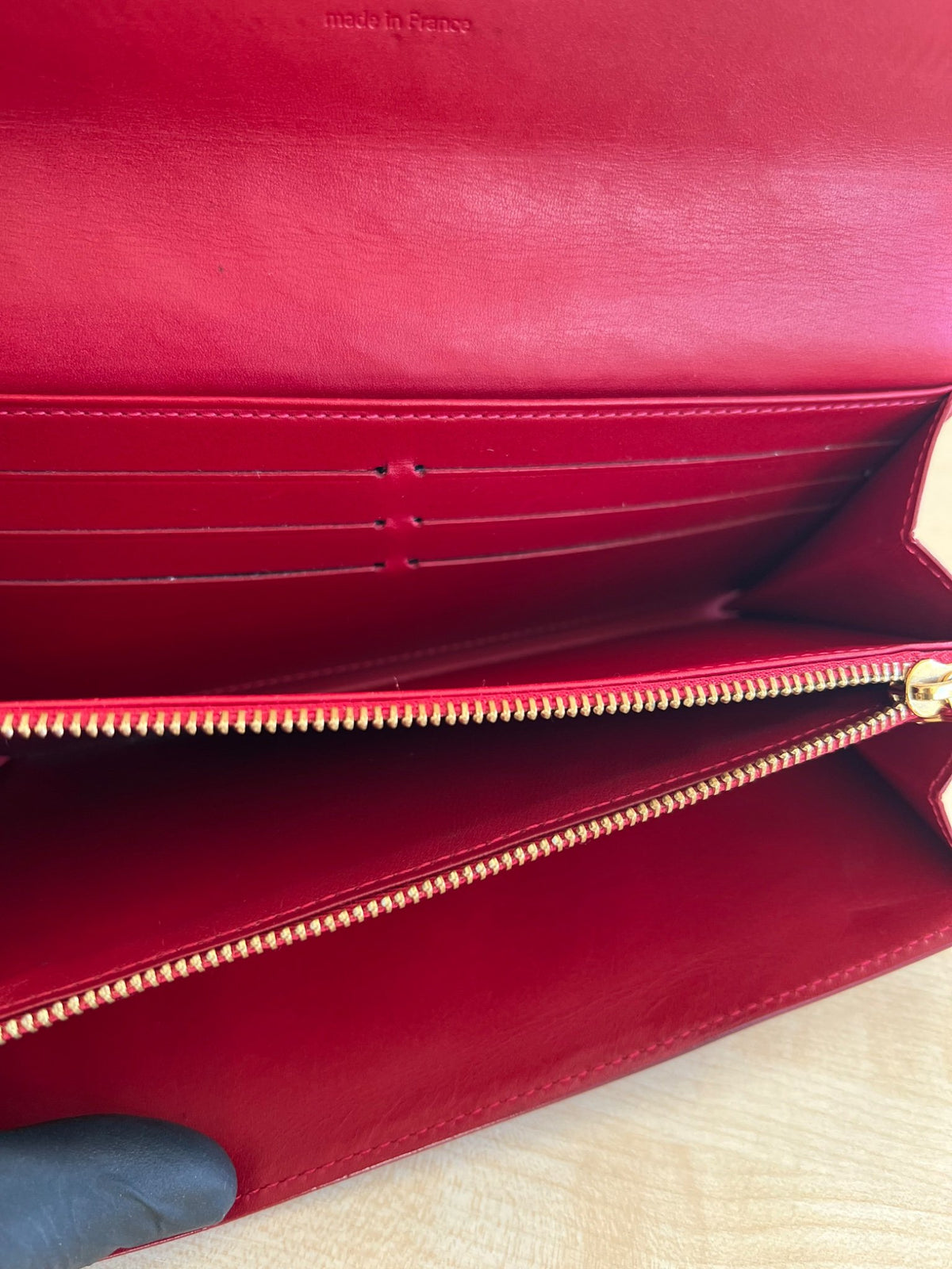 Louis Vuitton Portefeuille Sarah Monogram Vernis Pomme d'Amour — vue 12 | Le comptoir vintage