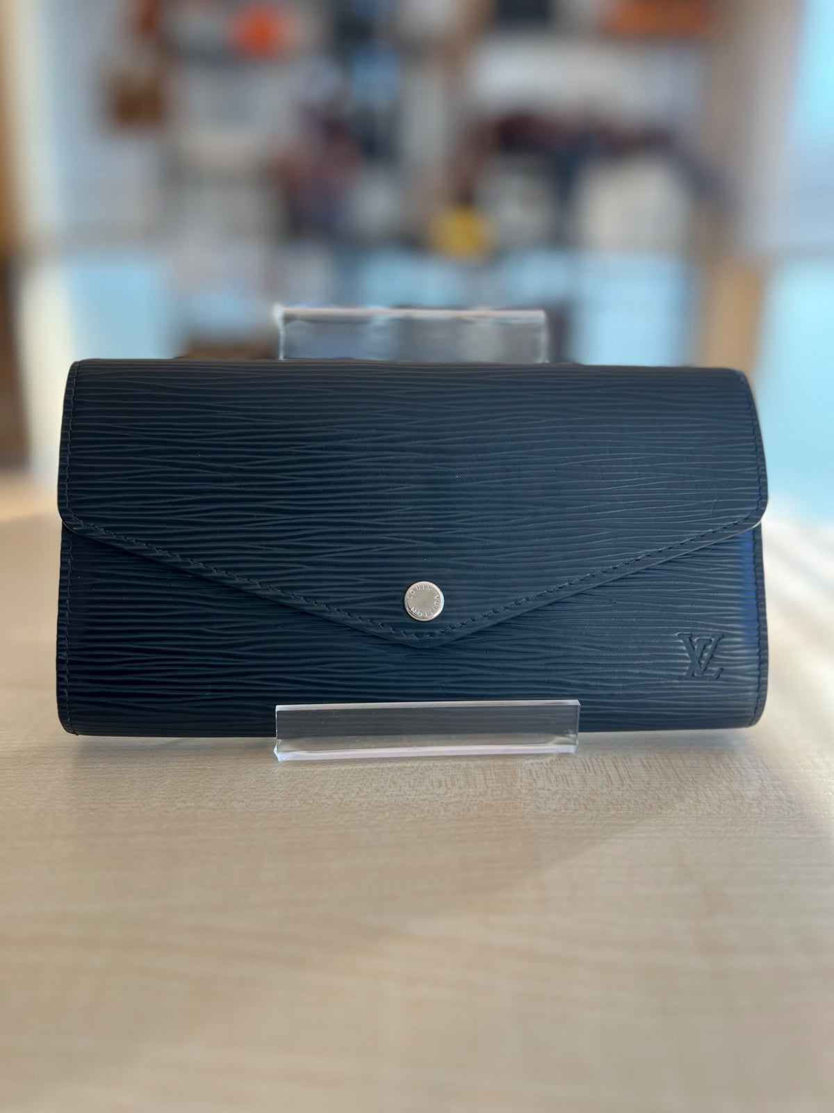 Louis Vuitton Portefeuille Sarah Épi Noir authentifié — Le comptoir vintage