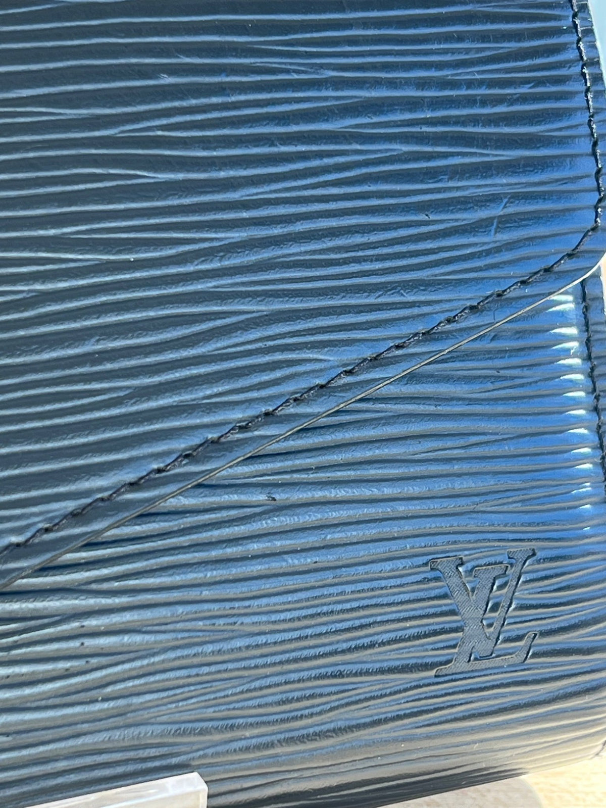 Louis Vuitton Portefeuille Sarah Épi Noir — vue 4 | Le comptoir vintage