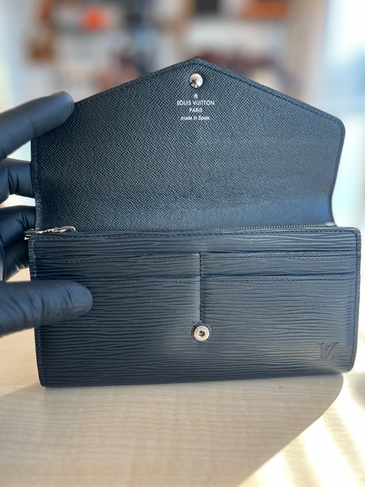 Louis Vuitton Portefeuille Sarah Épi Noir — vue 9 | Le comptoir vintage