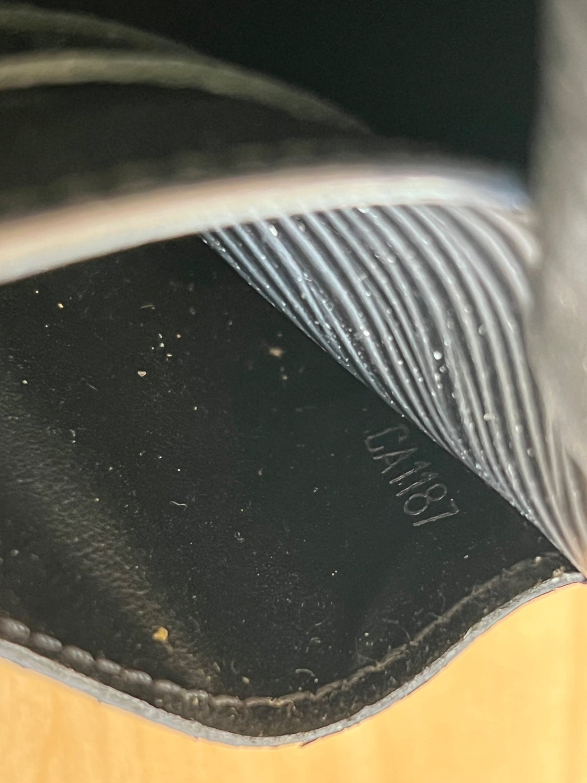 Louis Vuitton Portefeuille Sarah Épi Noir — vue 12 | Le comptoir vintage
