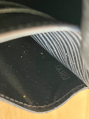 Louis Vuitton Portefeuille Sarah Épi Noir — vue 12 | Le comptoir vintage