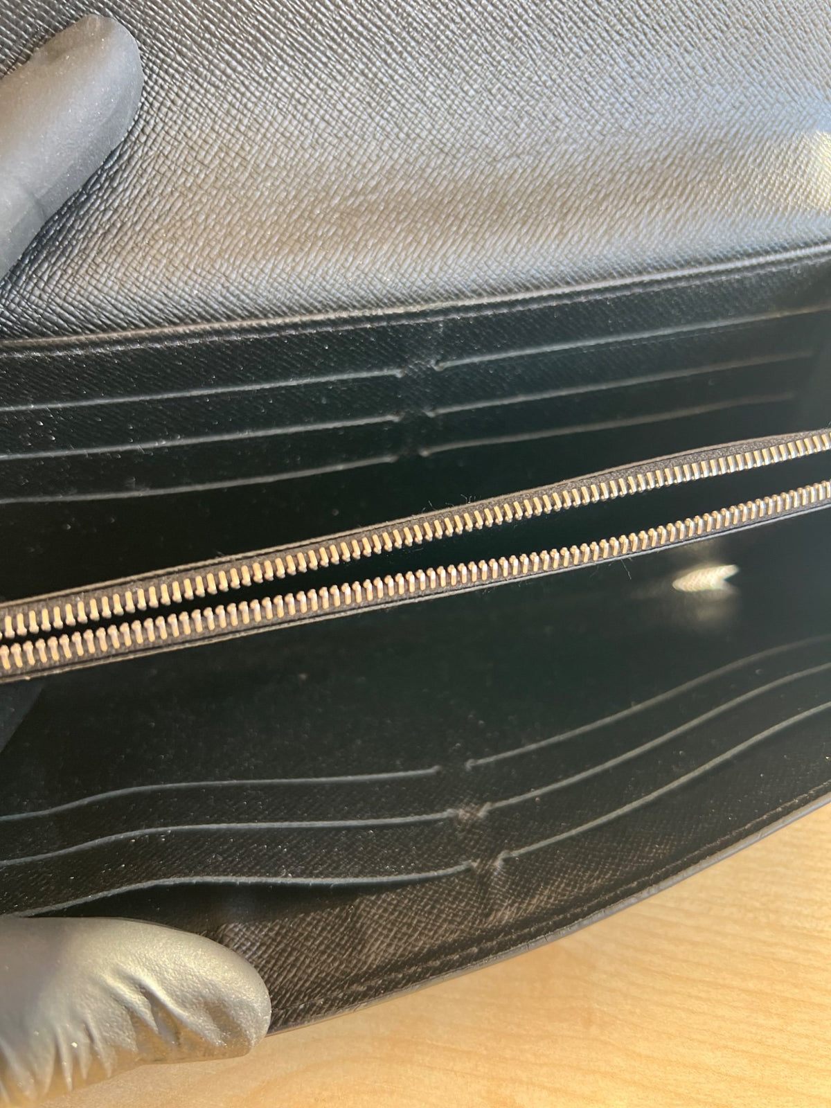 Louis Vuitton Portefeuille Sarah Épi Noir — vue 13 | Le comptoir vintage