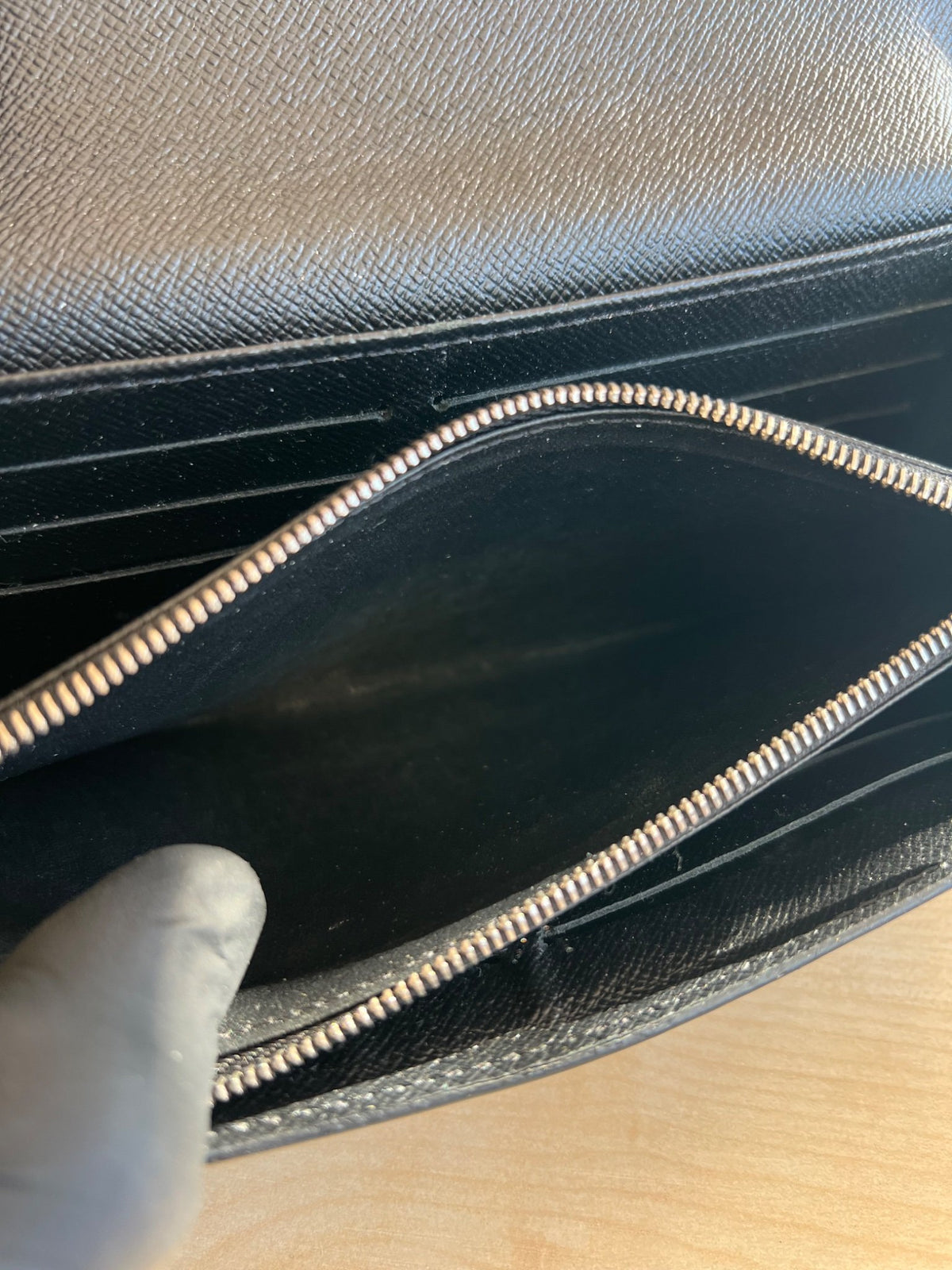 Louis Vuitton Portefeuille Sarah Épi Noir — vue 14 | Le comptoir vintage